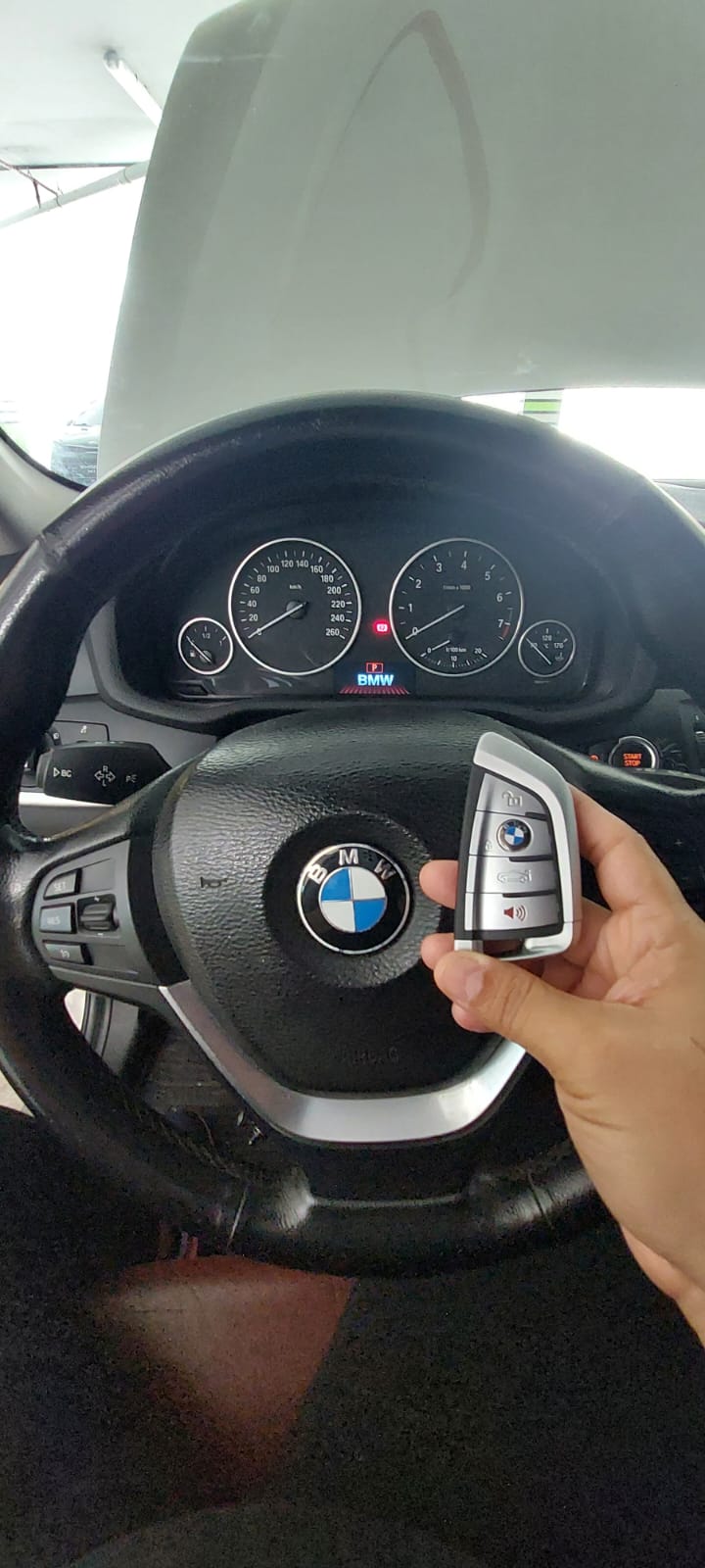 Llave BMW en Panamá realizada por Cerrajería Shogun PTY